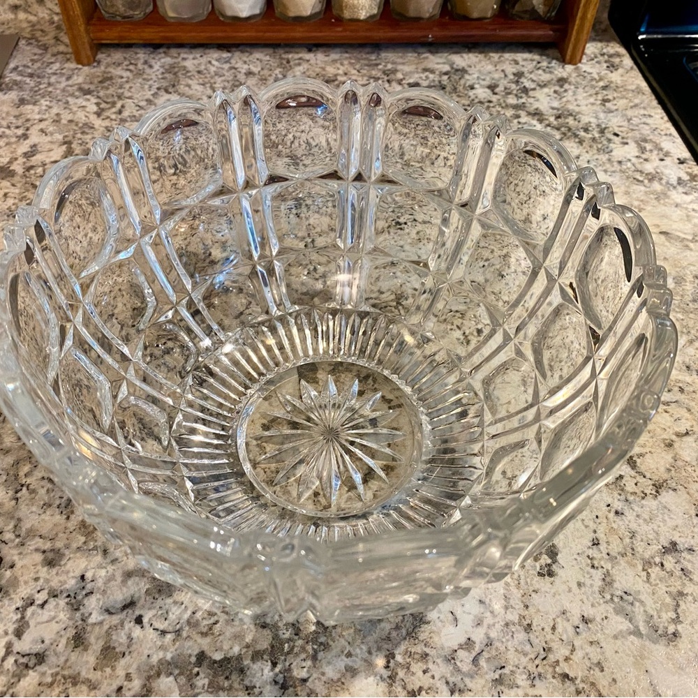Beautiful Elegant Crystal Glass Bowl